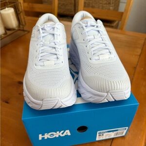 HOKA One One Women’s Running Shoes - Bondi 7 - Size 9 1/2 - White - Never Worn